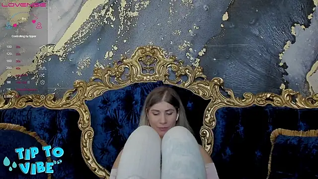 Snapshot of CassandraGood chatting on January 10, 2:57 am CassandraGood online show from January 10, 2:57 am