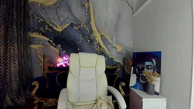 Snapshot of CassandraGood chatting on March 16, 6:42 am CassandraGood online show from March 16, 6:42 am