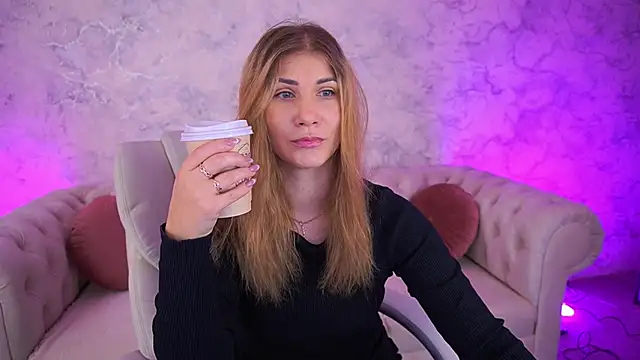 Snapshot of CassandraGood chatting on September 25, 7:01 am CassandraGood online show from September 25, 7:01 am