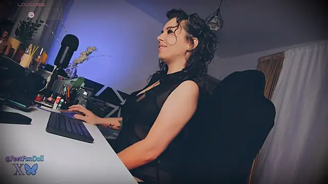 LisaDove online show from December 20, 1:03 am