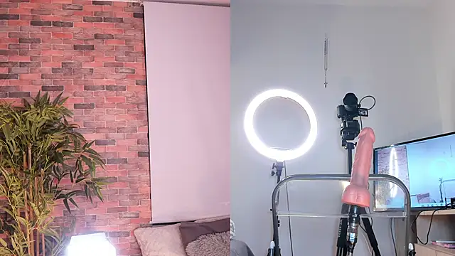 Snapshot of Lucy_fit chatting on February 19, 9:17 am Lucy fit online show from February 19, 9:17 am