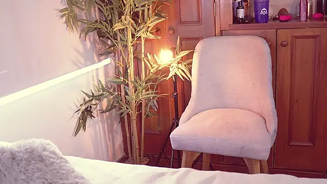 Snapshot of Lucy_fit chatting on October 18, 11:44 am Lucy fit online show from October 18, 11:44 am