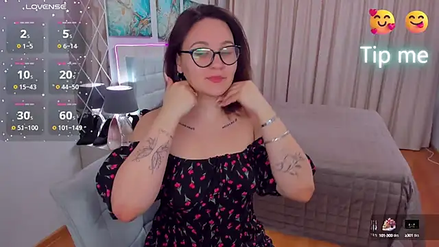 EsterLogan online show from February 1, 1:20 pm