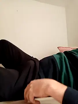 Snapshot of ScalicHat69 chatting on November 18, 8:30 am ScalicHat69 online show from November 18, 8:30 am