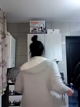 x  KHALEESI  x online show from December 23, 5:43 pm