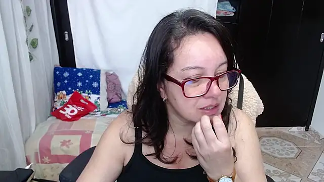 Snapshot of Sonialorens_ chatting on December 15, 1:43 pm Sonialorens online show from December 15, 1:43 pm