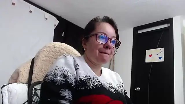 Snapshot of Sonialorens_ chatting on December 17, 11:49 am Sonialorens online show from December 17, 11:49 am