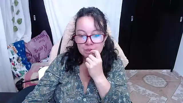 Snapshot of Sonialorens_ chatting on December 18, 2:28 pm Sonialorens online show from December 18, 2:28 pm