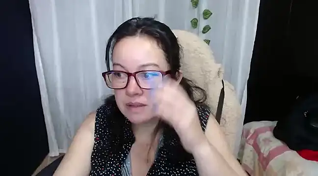 Snapshot of Sonialorens_ chatting on December 27, 1:50 pm Sonialorens online show from December 27, 1:50 pm