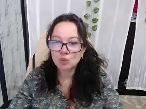 Snapshot of Sonialorens_ chatting on February 27, 2:43 pm Sonialorens online show from February 27, 2:43 pm