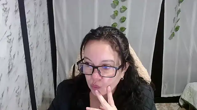 Snapshot of Sonialorens_ chatting on March 13, 12:02 pm Sonialorens online show from March 13, 12:02 pm