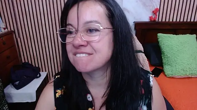 Snapshot of Sonialorens_ chatting on October 17, 9:50 pm Sonialorens online show from October 17, 9:50 pm