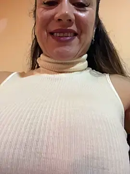 Snapshot of angelitasexy81 chatting on February 18, 11:11 am angelitasexy81 online show from February 18, 11:11 am