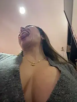 Snapshot of angelitasexy81 chatting on February 26, 6:11 pm angelitasexy81 online show from February 26, 6:11 pm