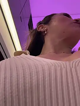 Snapshot of angelitasexy81 chatting on March 8, 3:35 pm angelitasexy81 online show from March 8, 3:35 pm