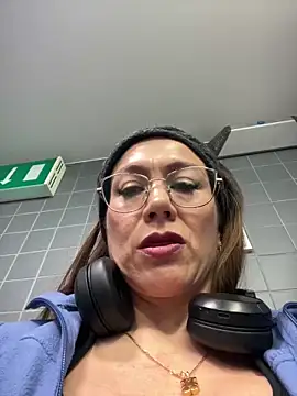 Snapshot of angelitasexy81 chatting on March 16, 9:05 am angelitasexy81 online show from March 16, 9:05 am