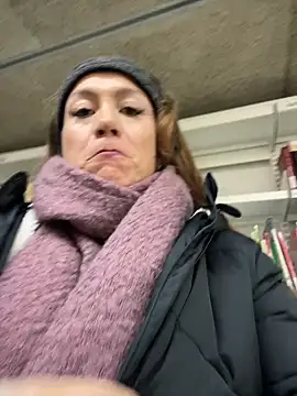 Snapshot of angelitasexy81 chatting on March 20, 3:36 pm angelitasexy81 online show from March 20, 3:36 pm