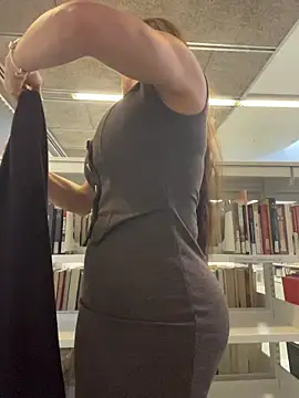 Snapshot of angelitasexy81 chatting on November 18, 10:09 am angelitasexy81 online show from November 18, 10:09 am