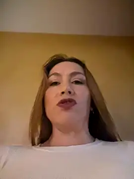 Snapshot of angelitasexy81 chatting on November 24, 10:26 am angelitasexy81 online show from November 24, 10:26 am