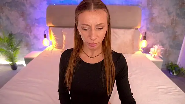 MirandaHobbs online show from October 22, 7:08 am