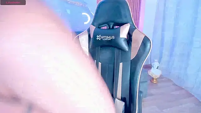 LaraBaker online show from January 13, 11:17 pm