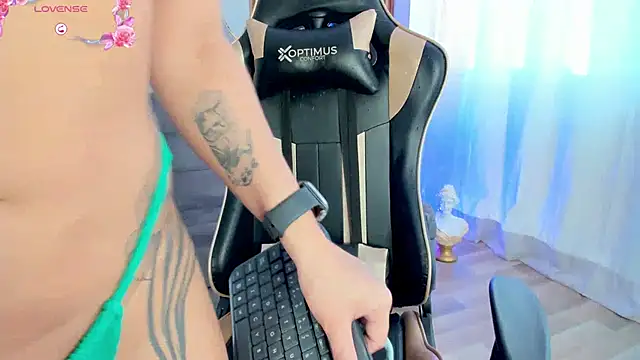 LaraBaker online show from January 15, 10:46 pm