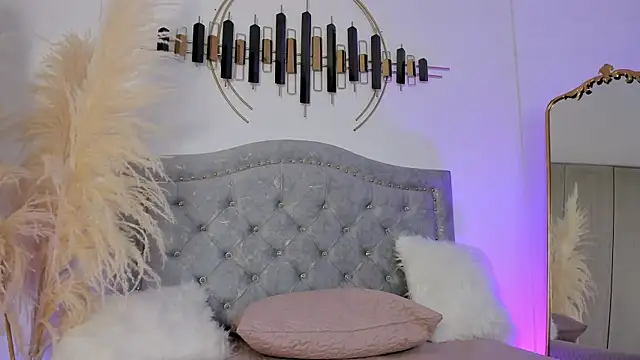 LaraBaker online show from February 8, 11:13 pm