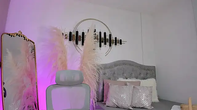 LaraBaker online show from February 11, 10:59 am