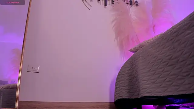 LaraBaker online show from March 7, 8:33 pm