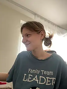 MaryHiggins online show from February 4, 10:10 am