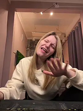 MaryHiggins online show from September 30, 12:32 pm