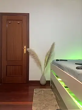 redheaddoll22 online show from January 20, 10:51 am