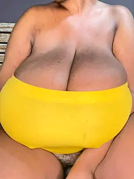 Snapshot of MissFancyXXL chatting on November 18, 8:35 pm MissFancyXXL online show from November 18, 8:35 pm