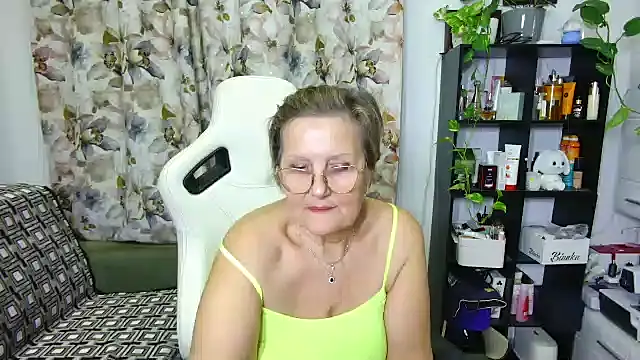 Snapshot of Selenna57 chatting on December 27, 8:39 pm Selenna57 online show from December 27, 8:39 pm