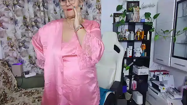 Snapshot of Selenna57 chatting on February 20, 6:02 pm Selenna57 online show from February 20, 6:02 pm