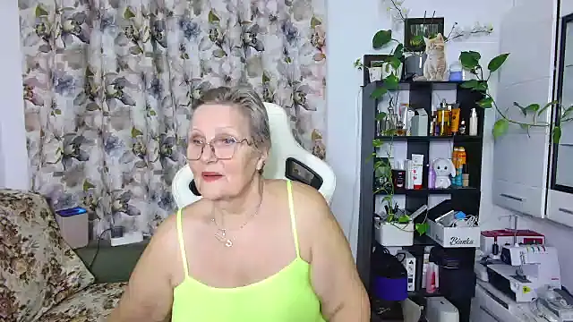 Snapshot of Selenna57 chatting on February 24, 6:36 pm Selenna57 online show from February 24, 6:36 pm