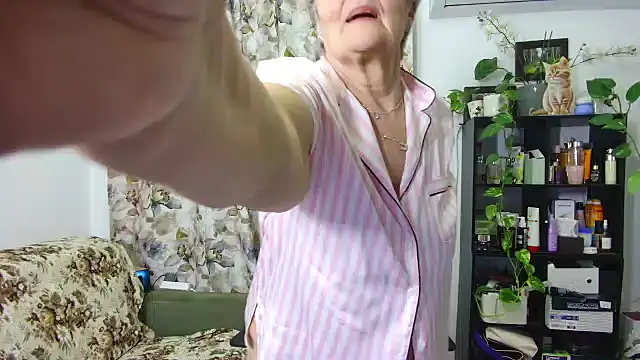 Snapshot of Selenna57 chatting on March 15, 10:00 pm Selenna57 online show from March 15, 10:00 pm