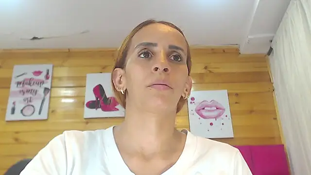 Amber Moore online show from December 26, 8:00 pm