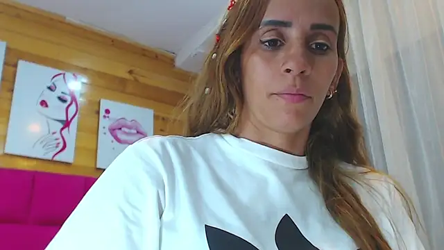 Amber Moore online show from February 4, 10:55 pm