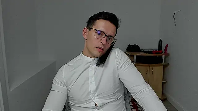 Snapshot of sexxymuscles4u chatting on December 12, 5:59 pm sexxymuscles4u online show from December 12, 5:59 pm