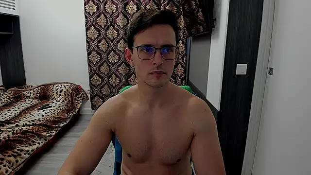 Snapshot of sexxymuscles4u chatting on February 4, 12:44 pm sexxymuscles4u online show from February 4, 12:44 pm