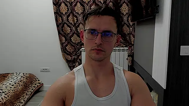 Snapshot of sexxymuscles4u chatting on February 14, 3:05 pm sexxymuscles4u online show from February 14, 3:05 pm