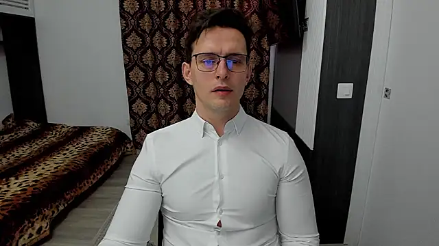 Snapshot of sexxymuscles4u chatting on March 10, 2:26 pm sexxymuscles4u online show from March 10, 2:26 pm