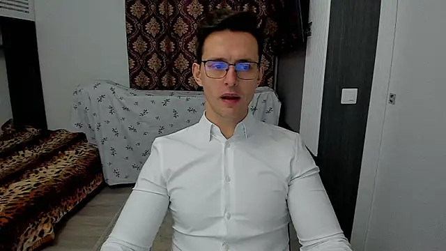 Snapshot of sexxymuscles4u chatting on March 11, 4:51 pm sexxymuscles4u online show from March 11, 4:51 pm