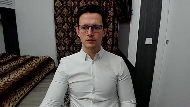 Snapshot of sexxymuscles4u chatting on March 13, 8:26 am sexxymuscles4u online show from March 13, 8:26 am