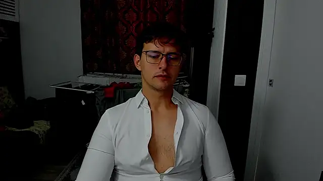 Snapshot of sexxymuscles4u chatting on October 30, 9:22 am sexxymuscles4u online show from October 30, 9:22 am