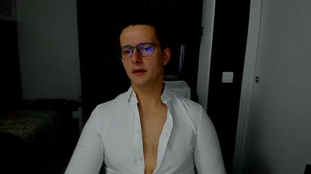 Snapshot of sexxymuscles4u chatting on November 18, 10:31 am sexxymuscles4u online show from November 18, 10:31 am