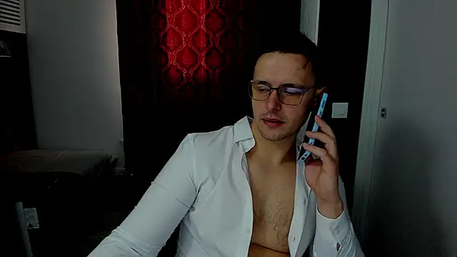 Snapshot of sexxymuscles4u chatting on December 15, 7:56 am sexxymuscles4u online show from December 15, 7:56 am