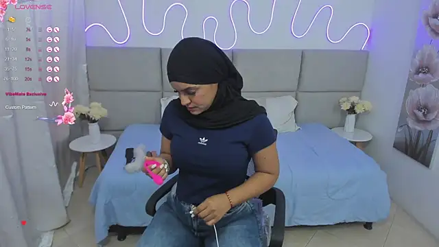 nashiira  online show from December 5, 8:22 pm