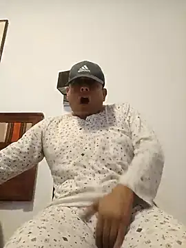 chicoguapo8 online show from October 10, 11:48 pm